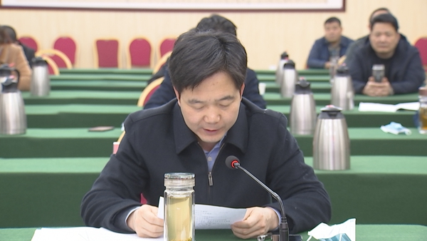 县委常委,常务副县长杜勇在会上通报了3月18到3月19日全县疫情防控