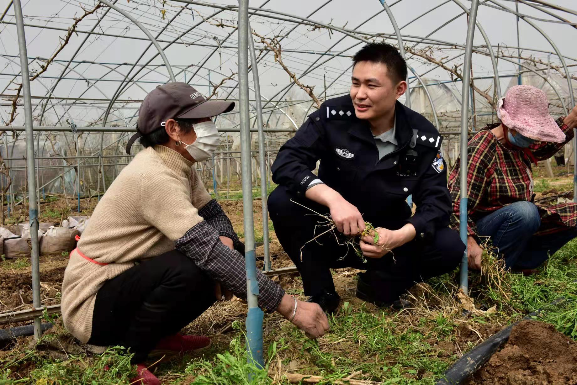 新乡一心为民办实事的好民警杨哲
