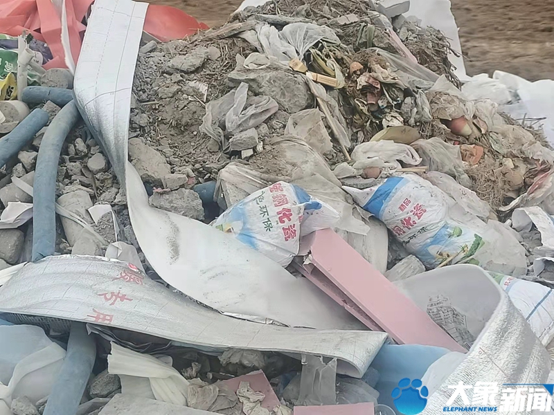 石块、塑料、厨余垃圾......商丘示范区出现一违规垃圾填埋点，周边居民苦不堪言