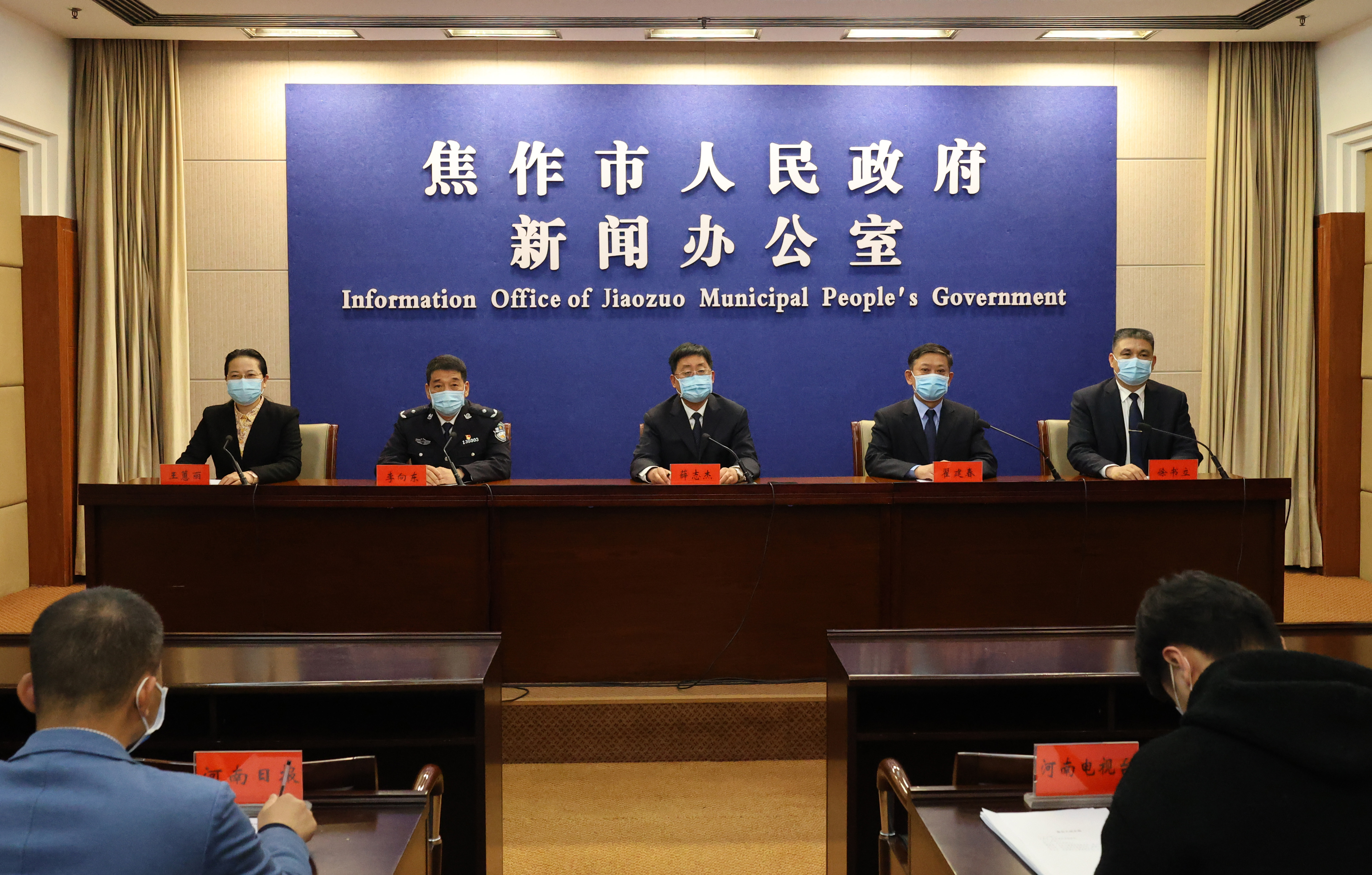 焦作全警向前筑牢疫情防控铜墙铁壁加急办预约办便捷办全力服务民生