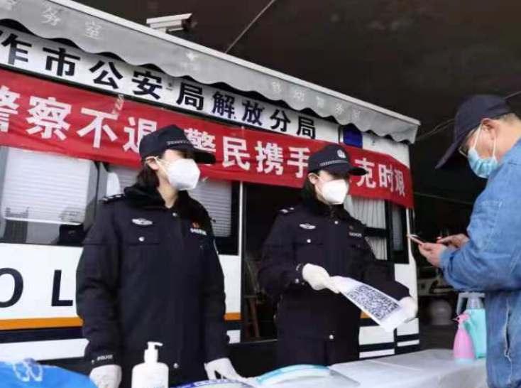 焦作市：警花战“疫”小队坚守火车站送温暖