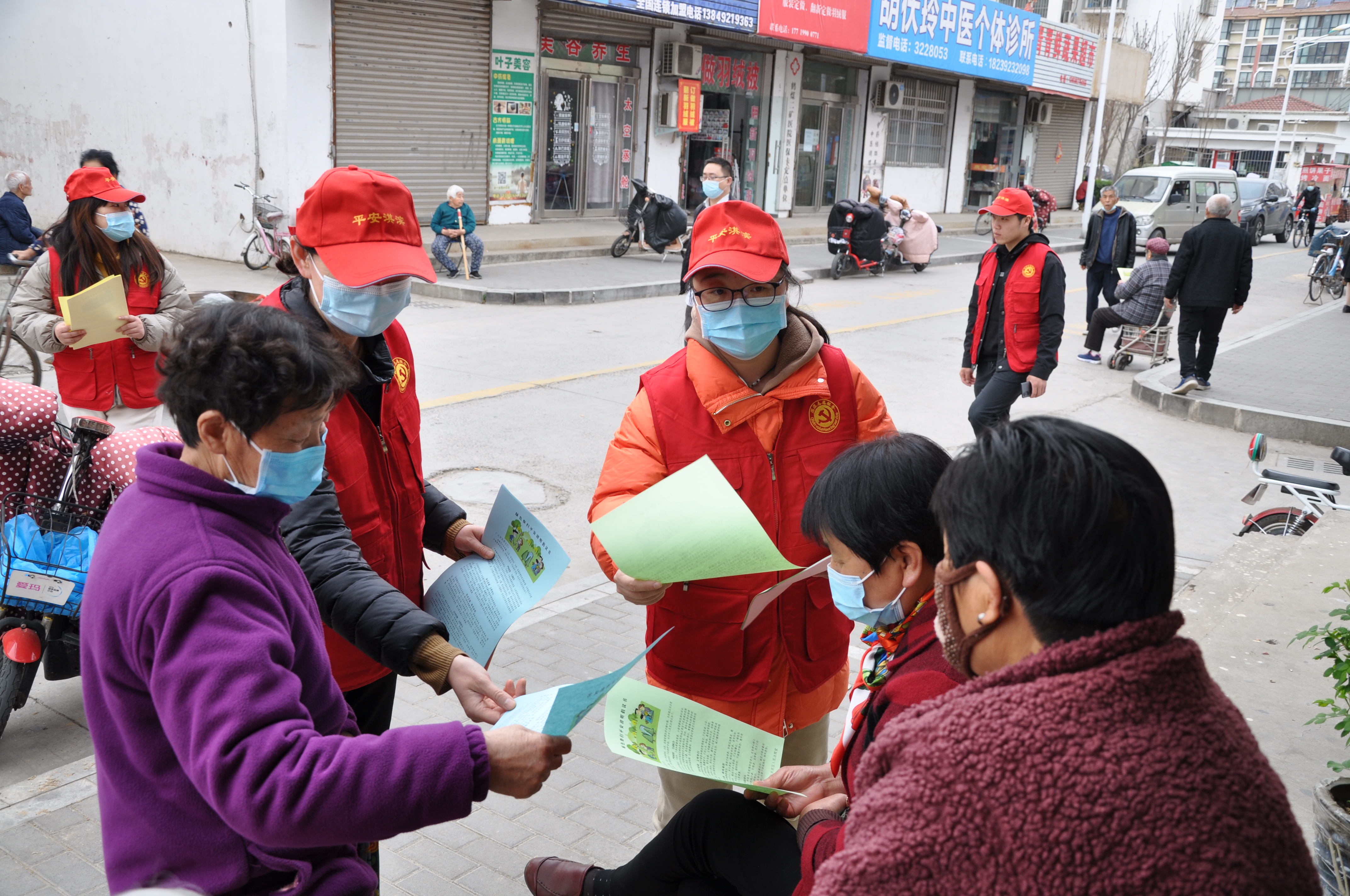 鹤壁淇滨区法院开展清明节文明祭祀宣传志愿服务活动