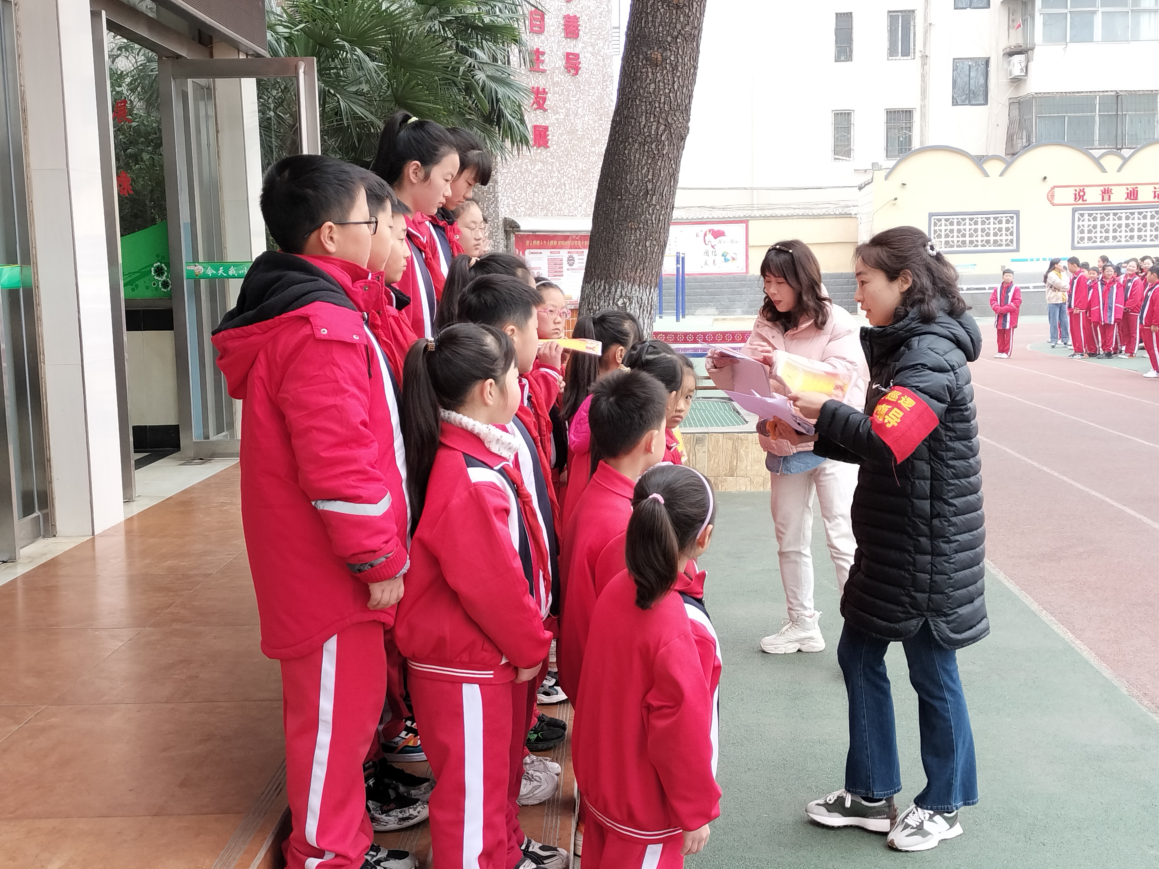 开封市马市街小学开展文明礼貌月评选表彰活动