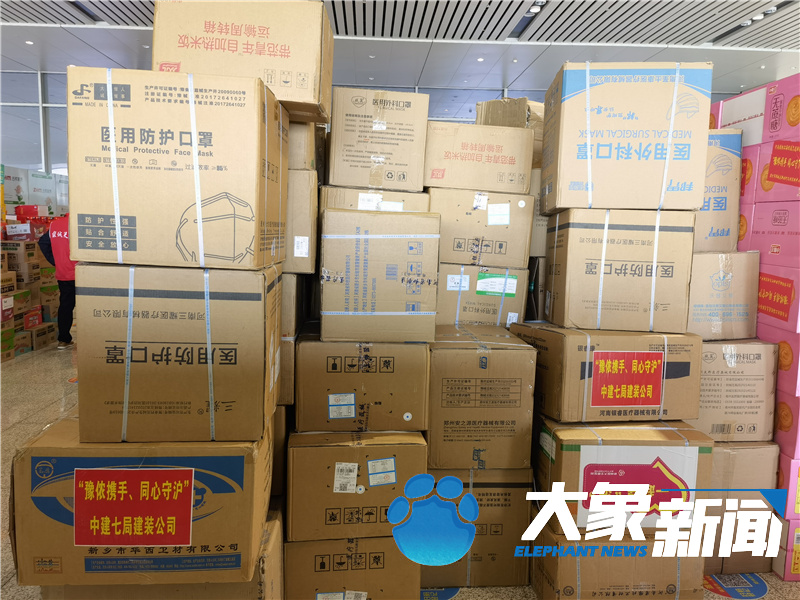 河南筹集援沪物资1万余箱，陆续从郑州东站出发驰援上海