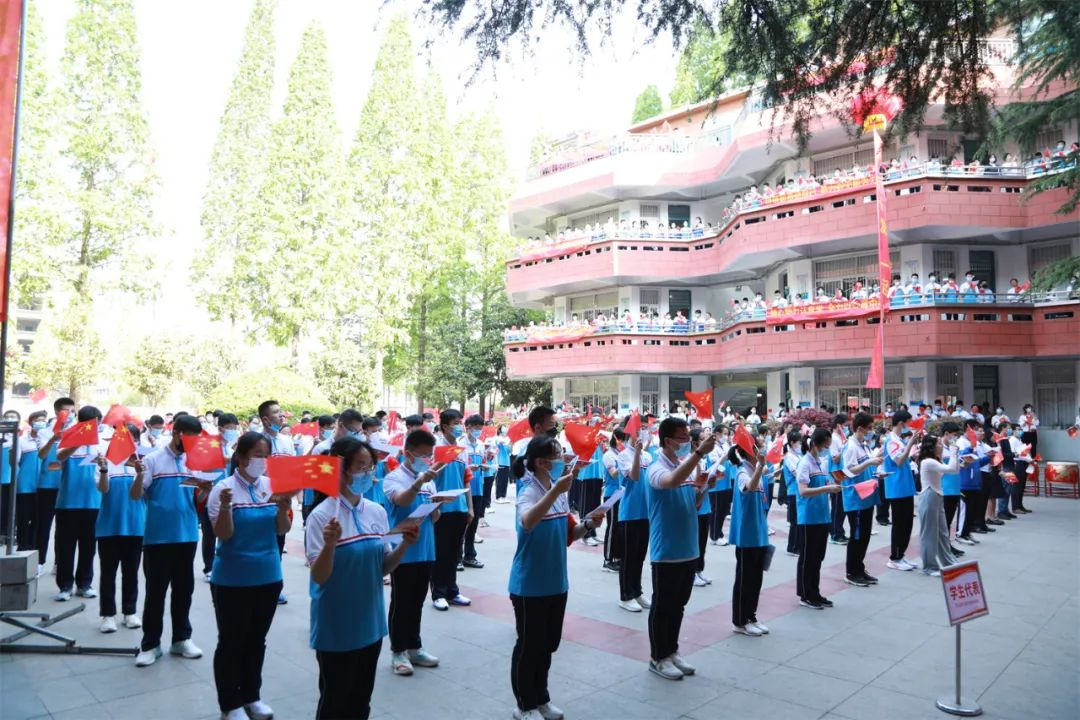 氛围拉满千军策马闯雄关信阳市浉河中学举行2022年中考誓师大会