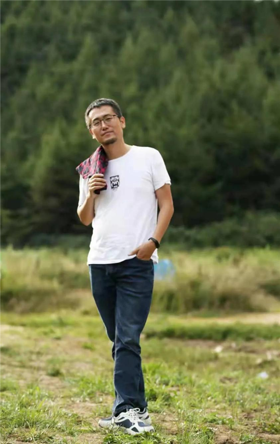 热爱生活扎根人民情系水墨记青年人物画家张晓哲