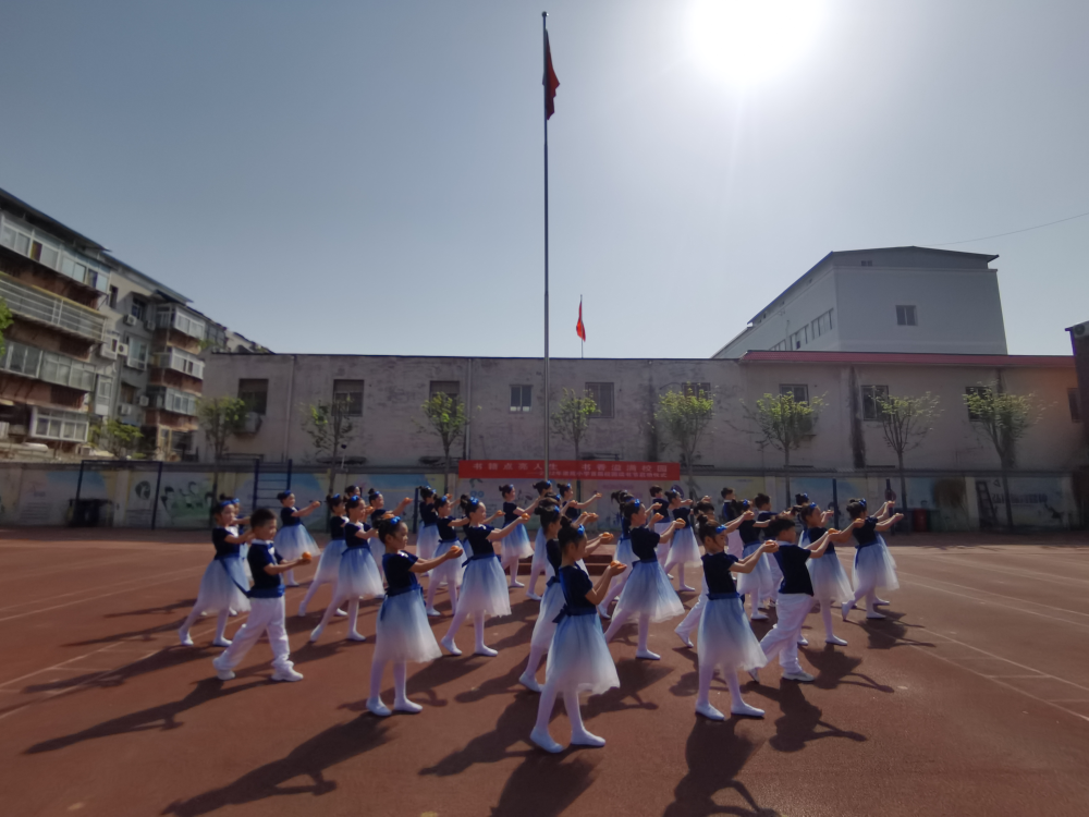 书籍点亮人生书香溢满校园开封市梁苑小学首届读书节活动启动仪式