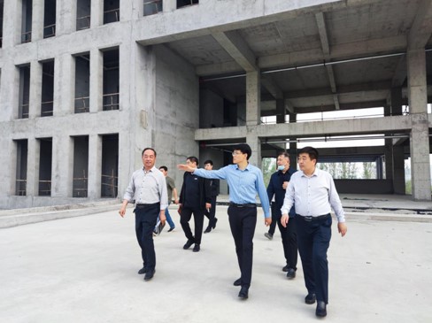 陈海青督导中共滑县县委党校新校区项目建设工作