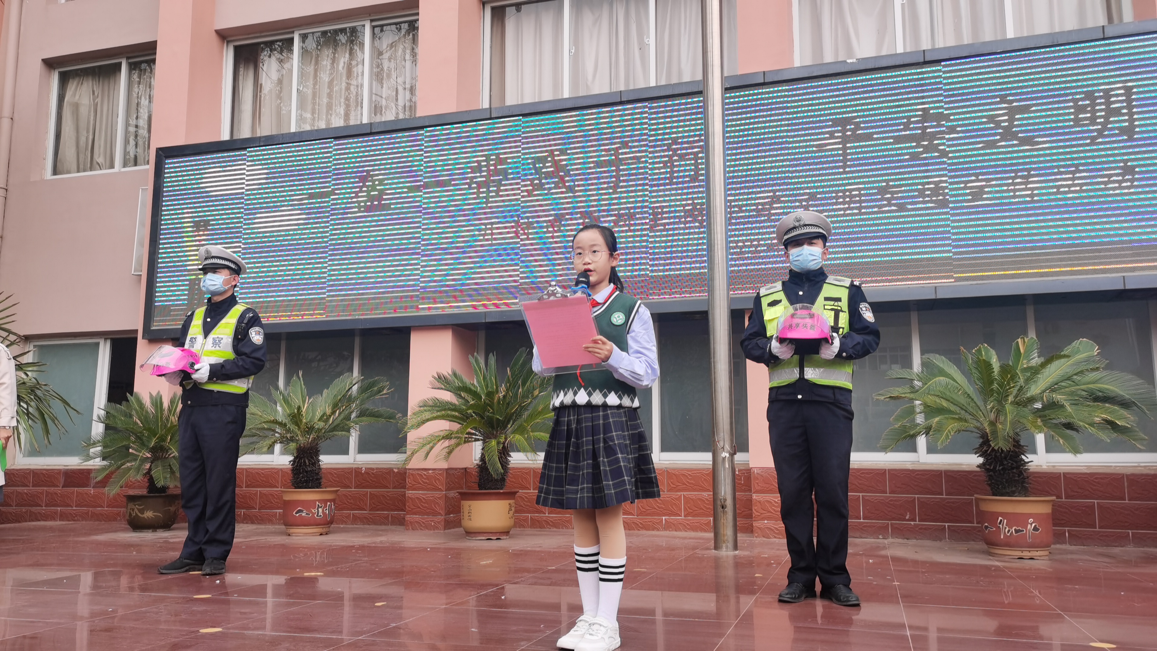 开封市交警二大队走进开封县街小学开展交通安全教育活动