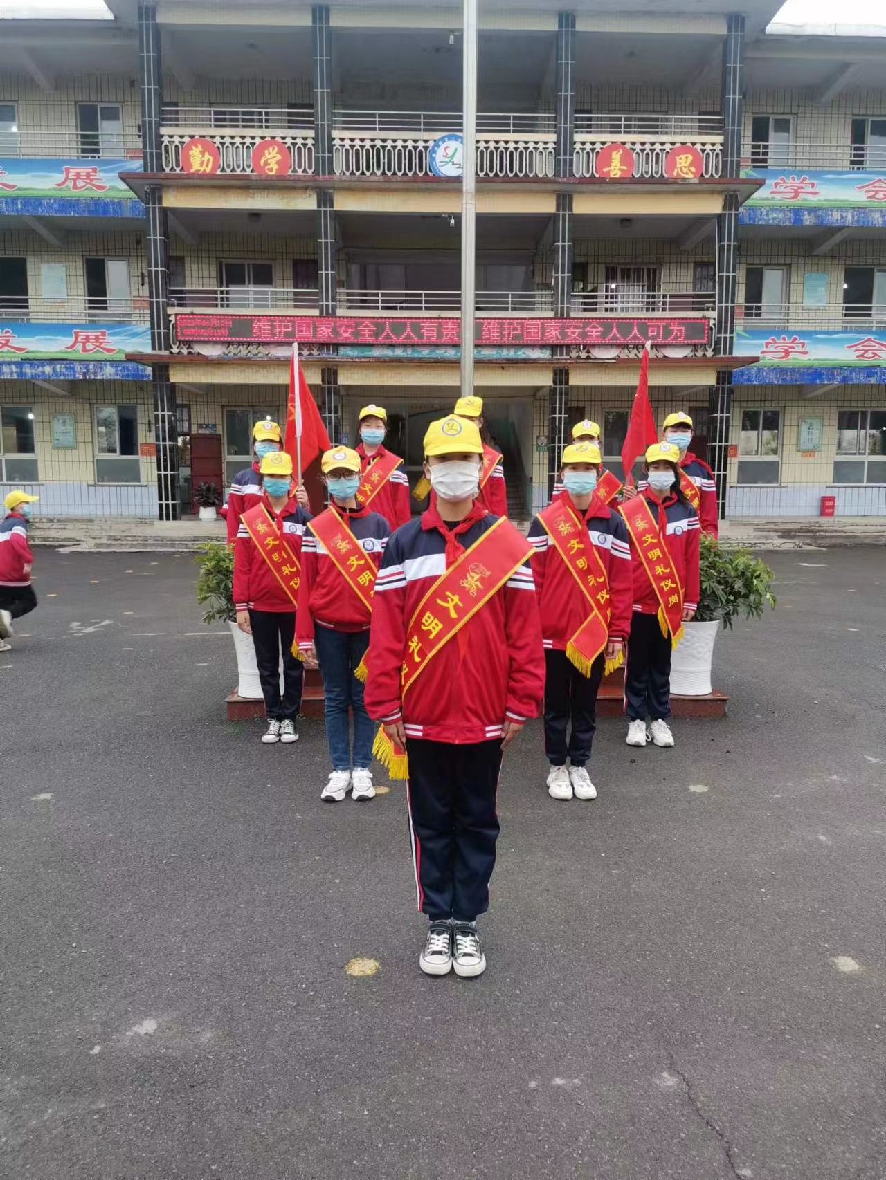 安阳市殷都区水冶镇北关小学校园文明礼仪岗上岗啦