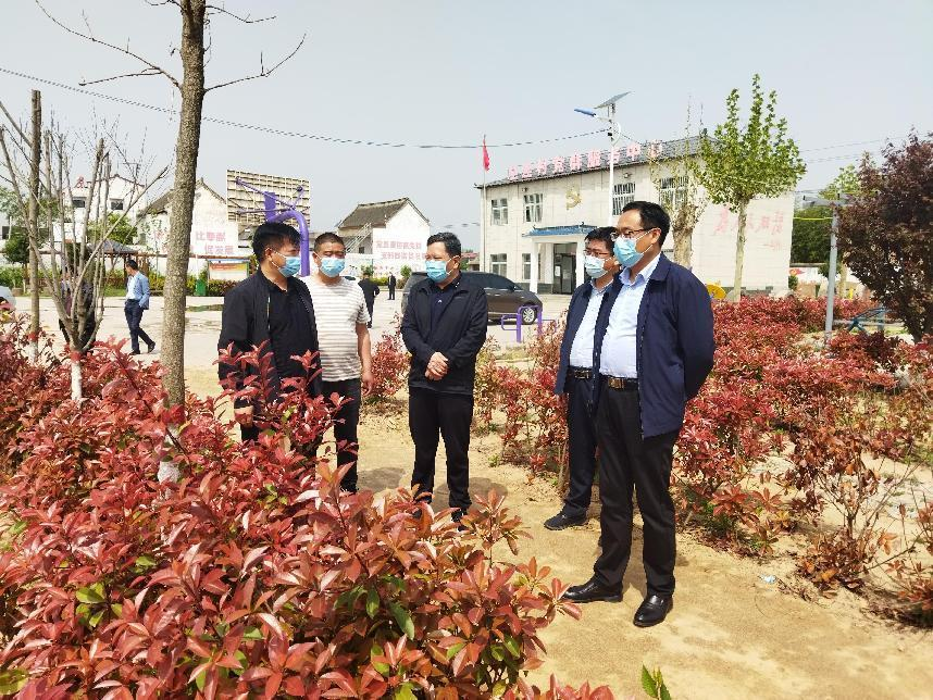 杞县人大常委会主任魏培林一行到湖岗乡调研指导工作