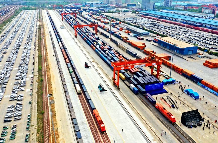河南各地开行的跨境货运列车开启了统一命名、统筹开行的发展新模式