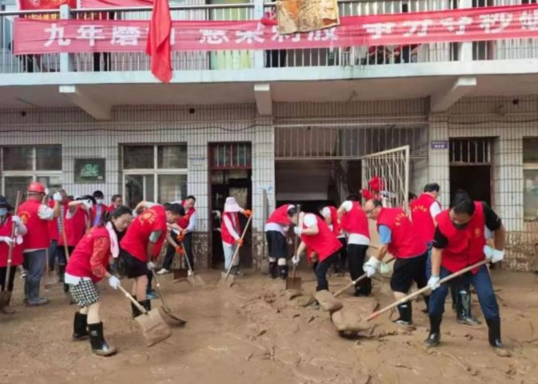 229 巩义：灾后恢复重建党员勇当先锋