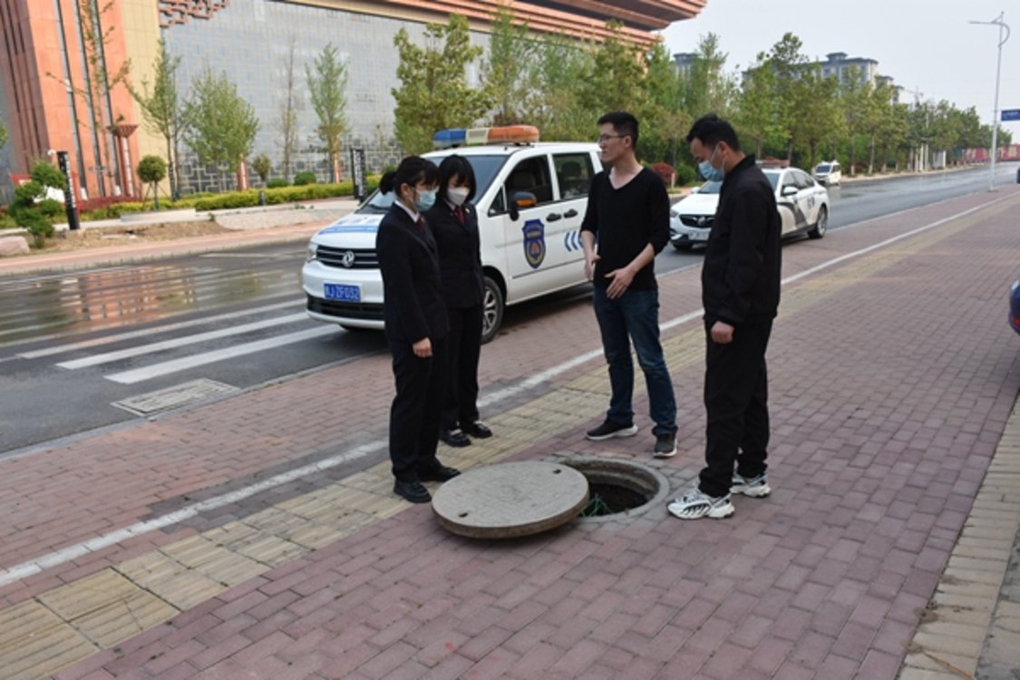 清丰县人民检察院调研县域内窨井盖使用及维护管理情况