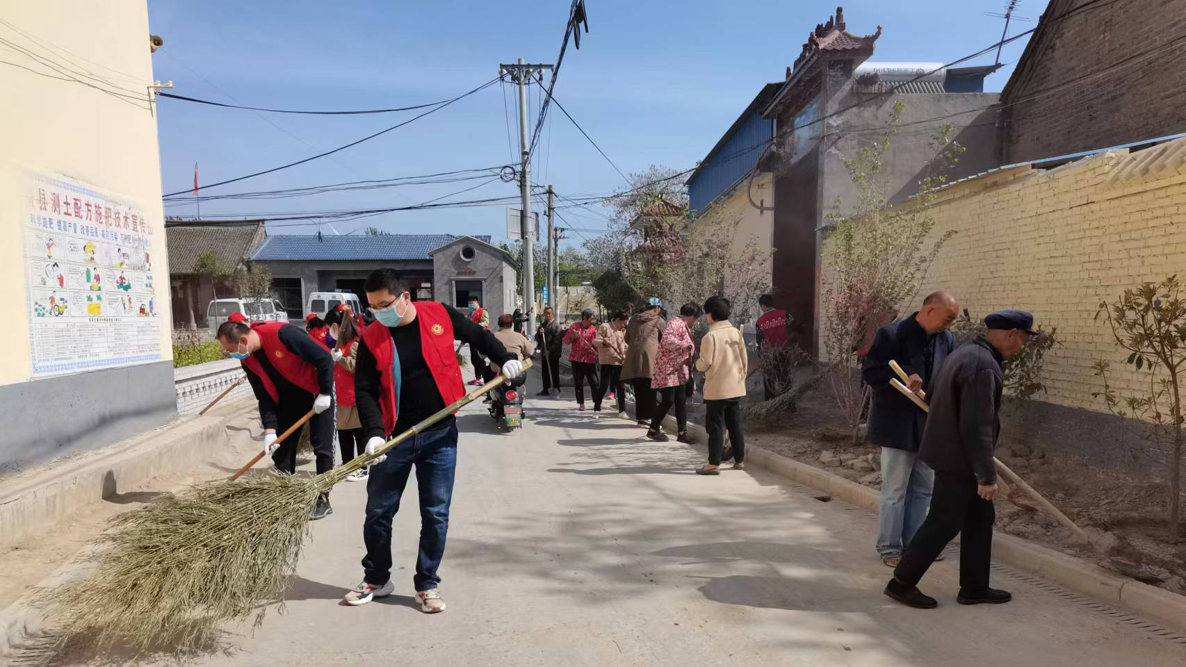 滑县王庄镇开展义务劳动美化人居环境