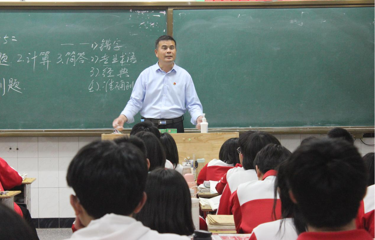 疫情来袭,杞县高中在县委县政府的领导下,根据教体局安排,为保障师生