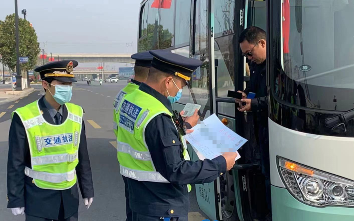 委托无资质公司运危货被罚10万！河南发布10起道路运输行政处罚典型案例