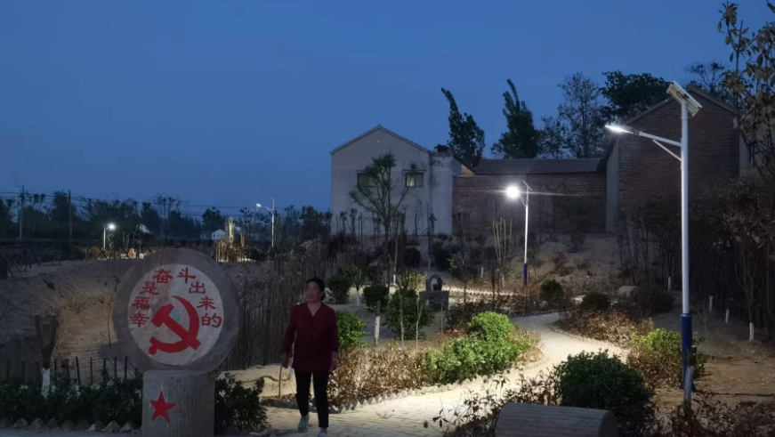 安阳内黄城关镇卞庄村垃圾坑塘变身群众乐园