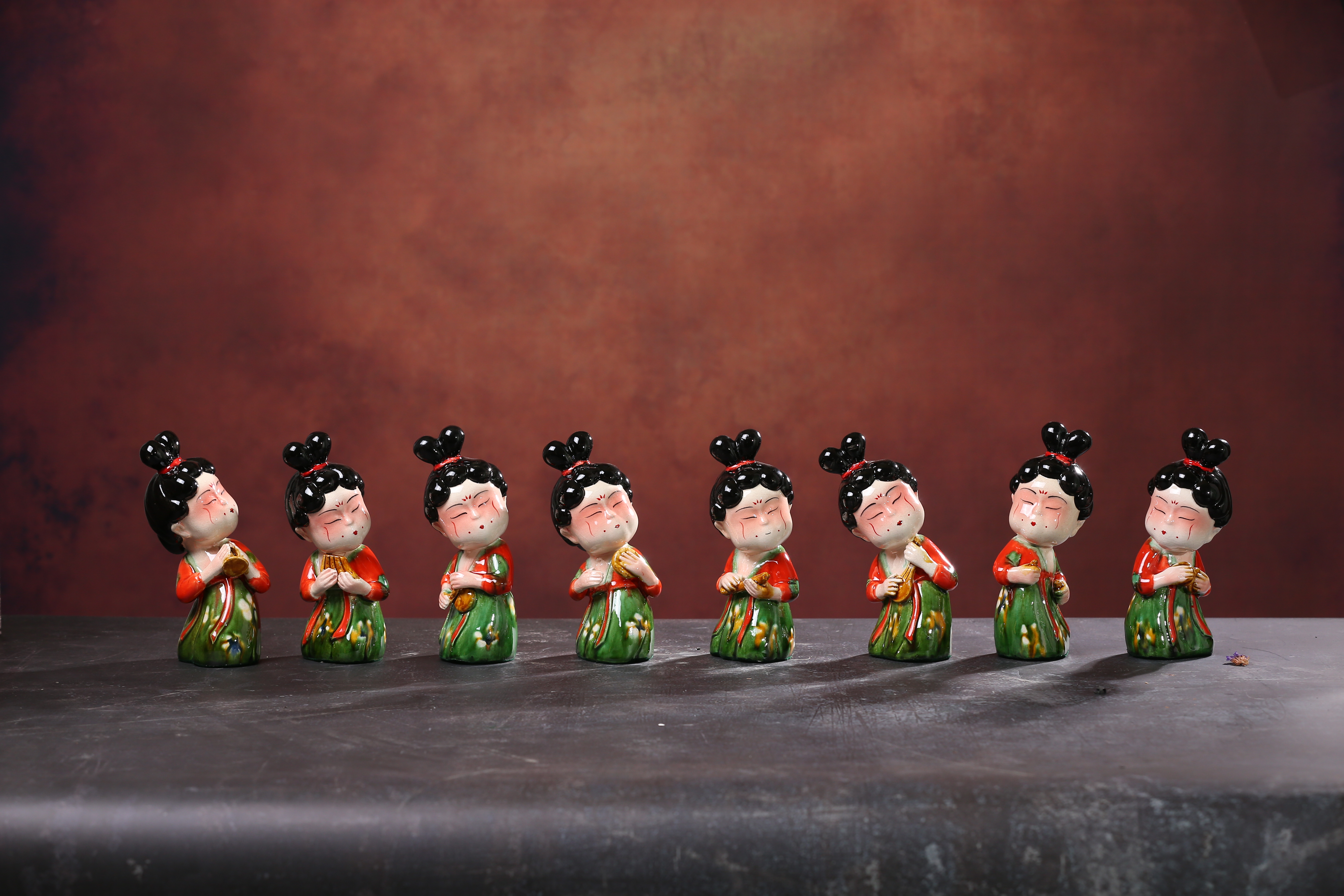 更有唐宫夜宴联名款华服,唐小妹仿陶俑人偶等你解锁!