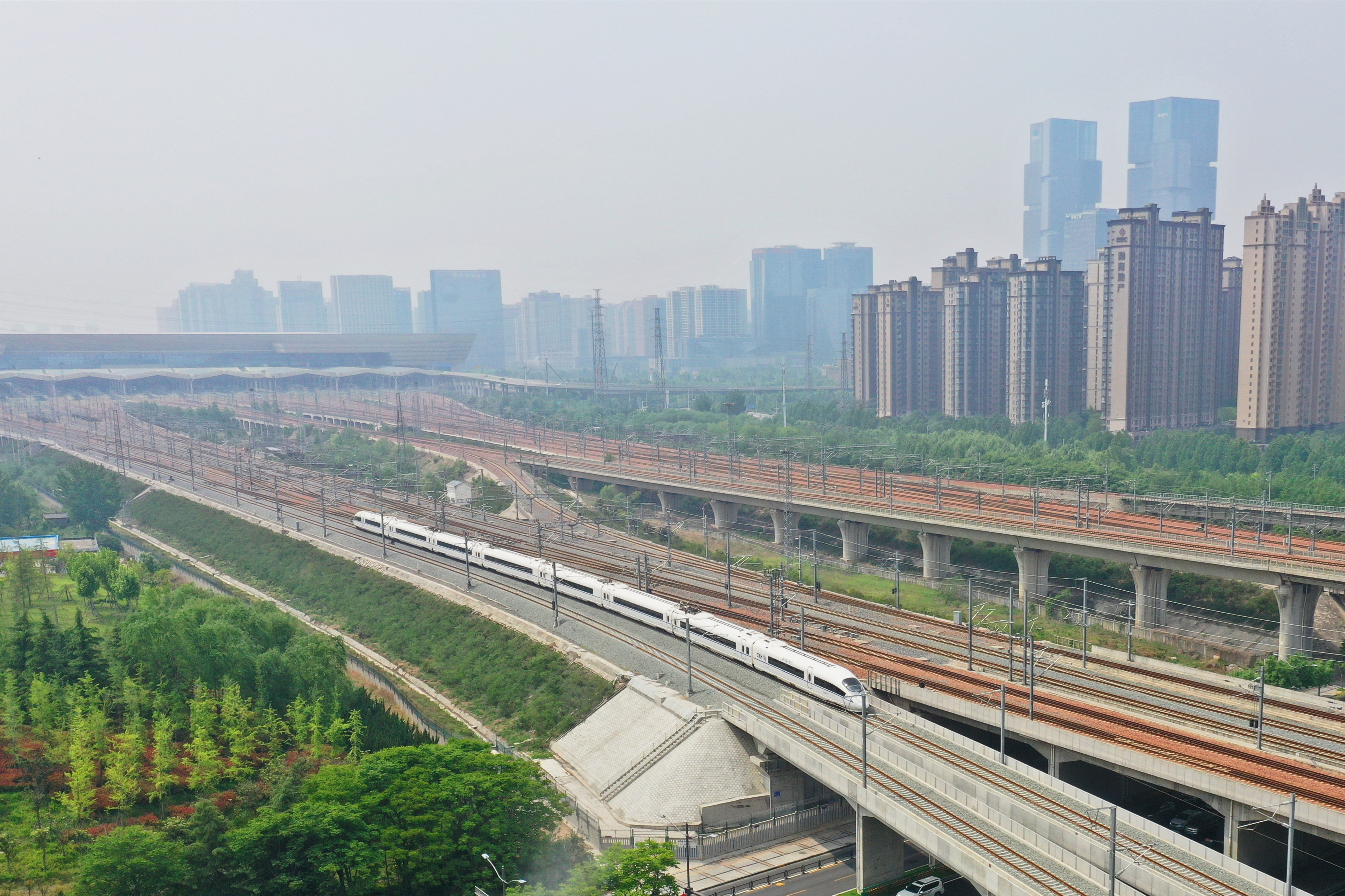 中"八纵八横"高速铁路网的区域连接线,是河南省"米"字形高铁网的最后