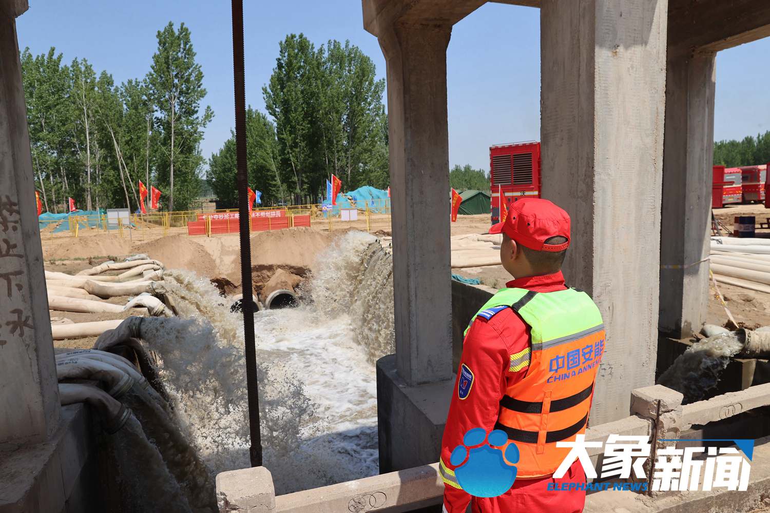 河南贾鲁河应急排水11天已超800万立方 保障安全度汛