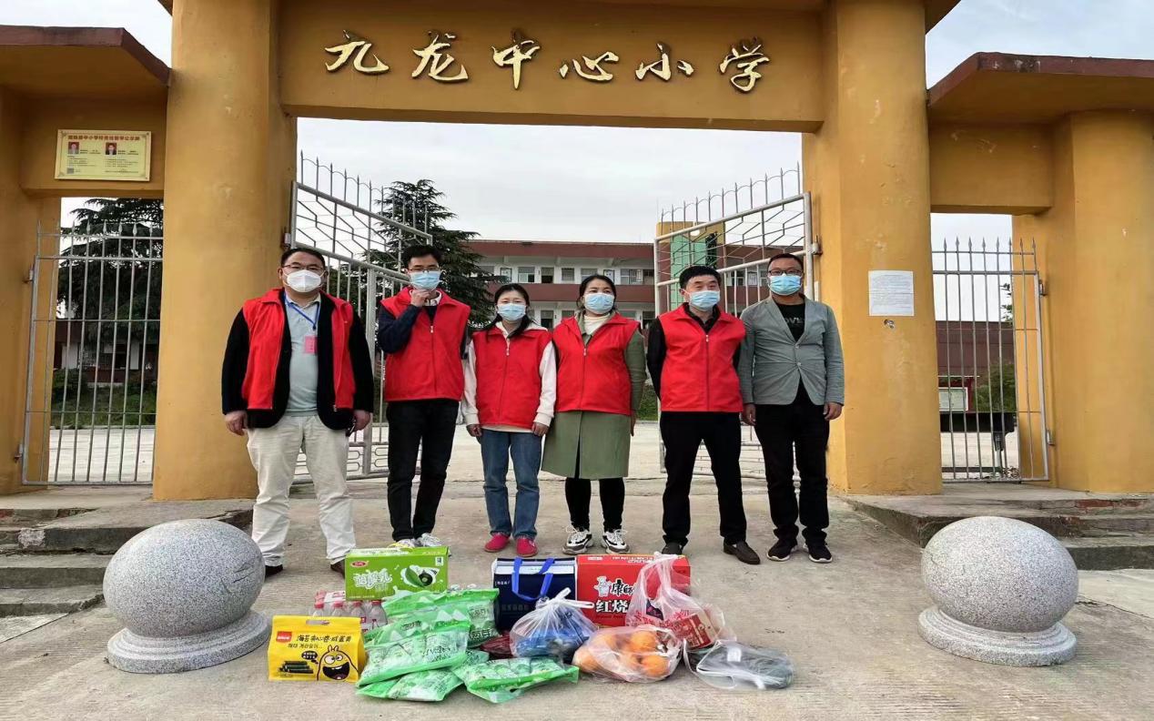 固始县赵岗乡组织看望慰问一线抗疫教师志愿者
