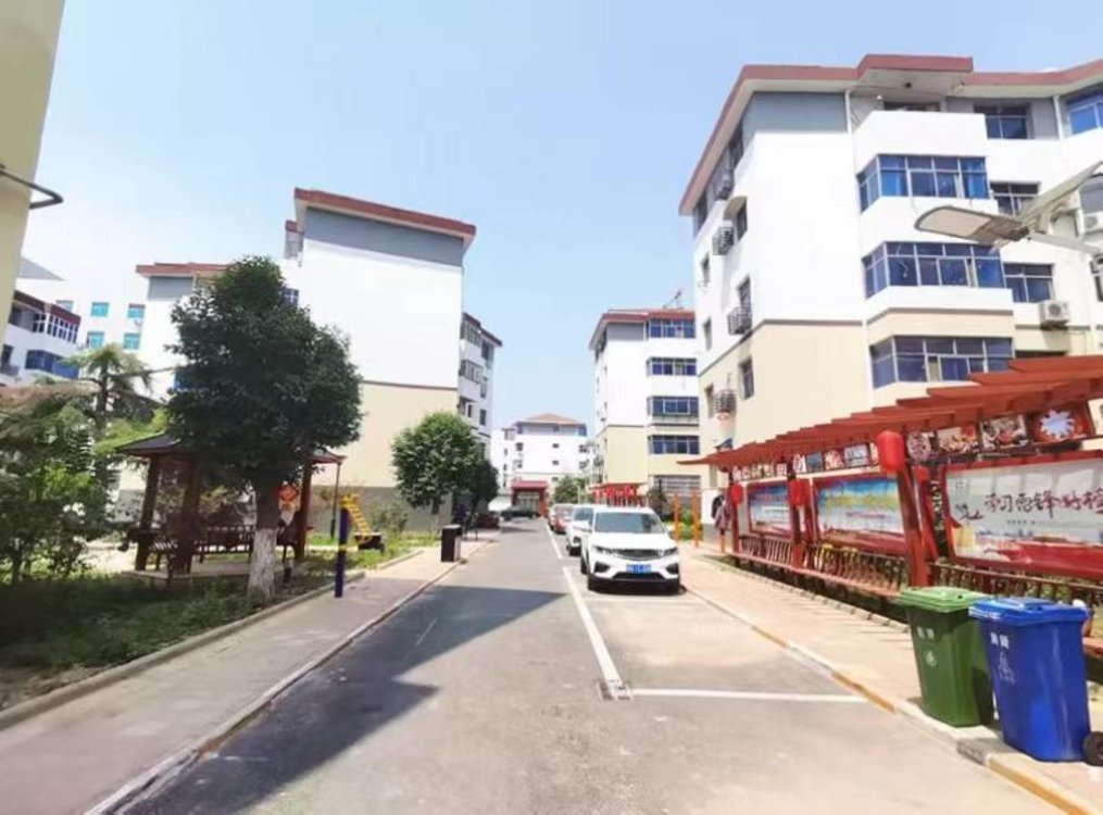 孟州市：老旧小区“美颜” 引得居民点赞