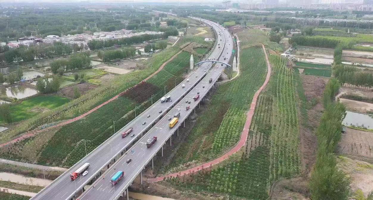 今年“五一”假期河南省高速公路总流量408.15万辆，比去年同期下降71.93%