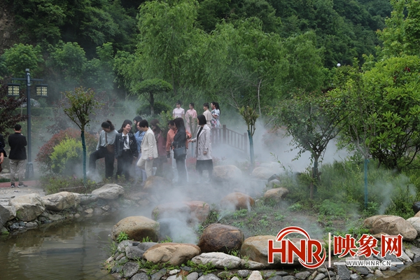 西峡县：首届乡村旅游节暨爱情小镇开园