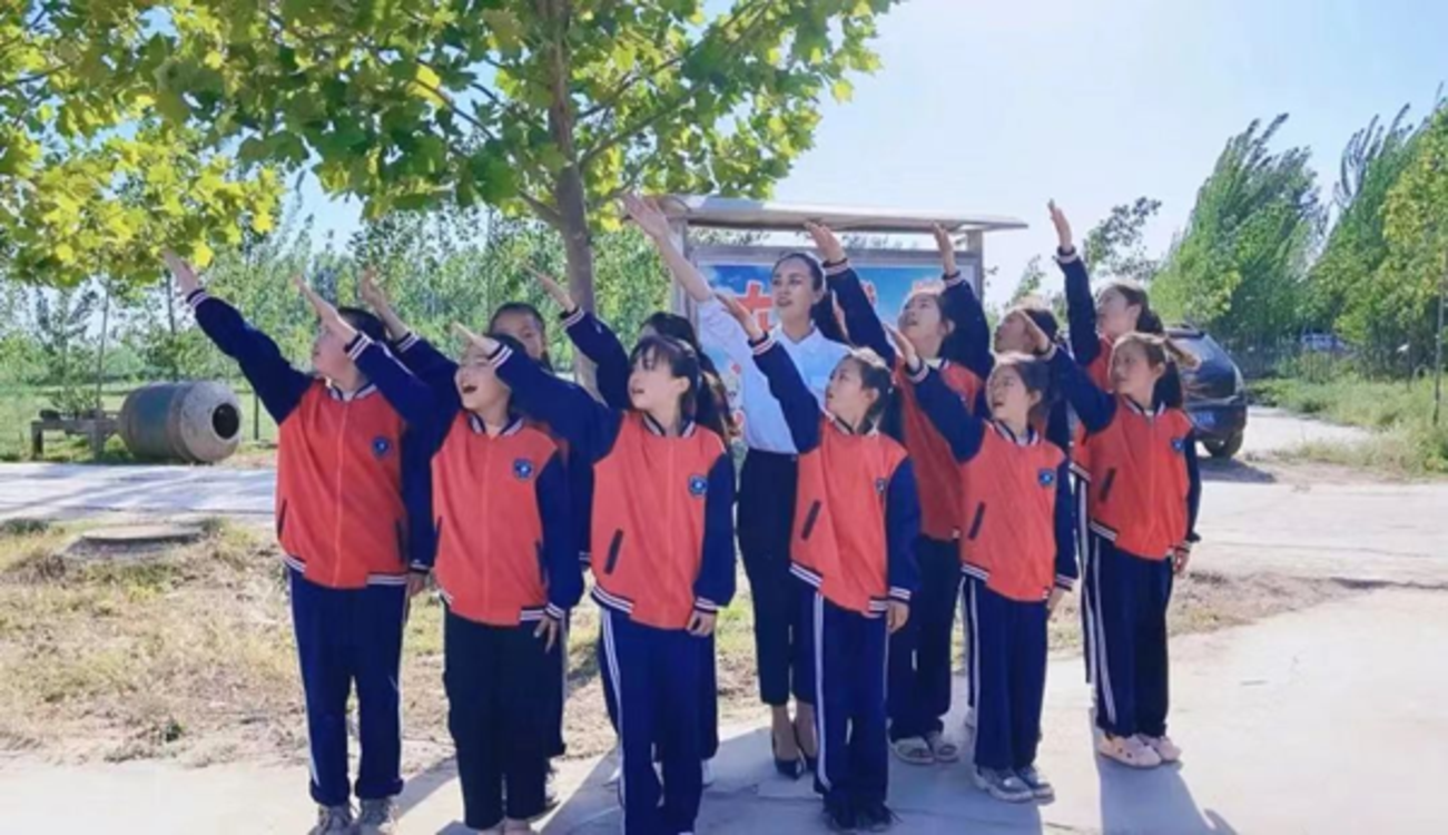 濮阳县郎中乡东减杜村开展“传承五四精神 凝聚青春力量”诗朗诵活动