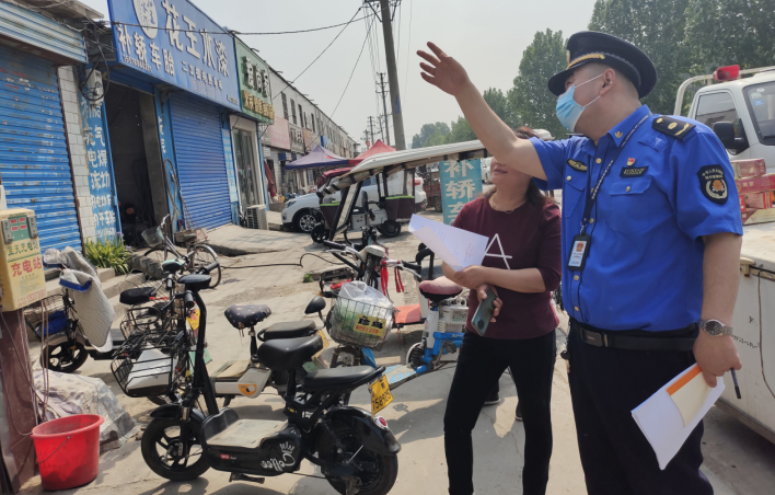 安阳市龙安区城管执法局开展户外广告门头牌匾治理工作