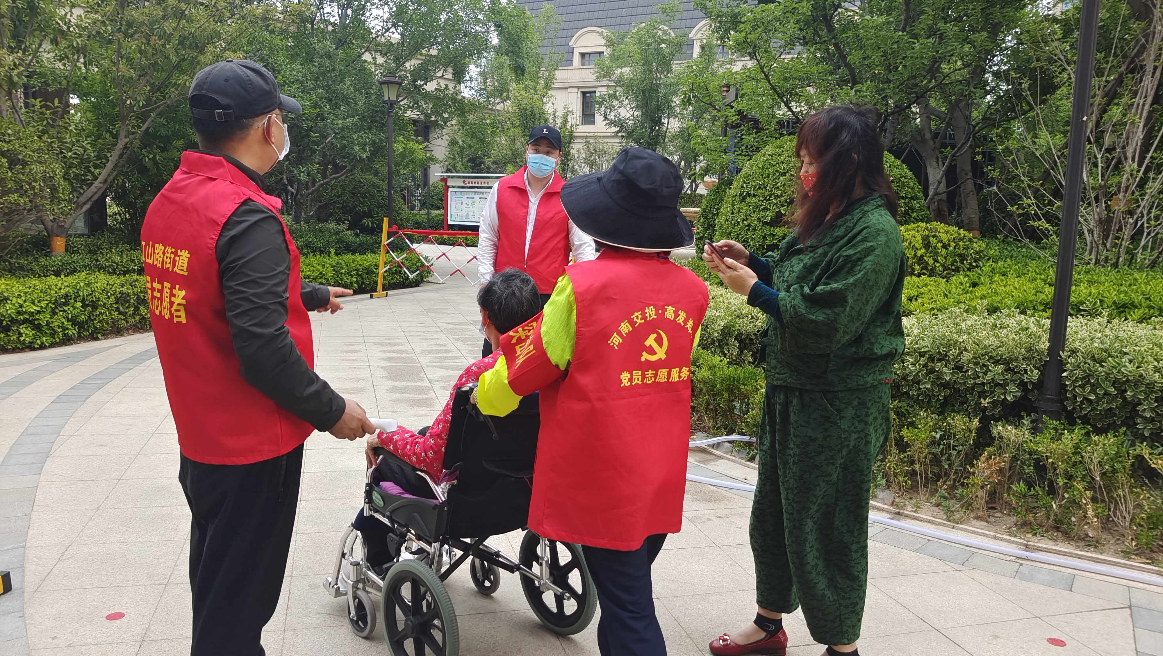 豫同心再战疫河南高速党员志愿者紧急集结让党旗飘扬在抗疫一线