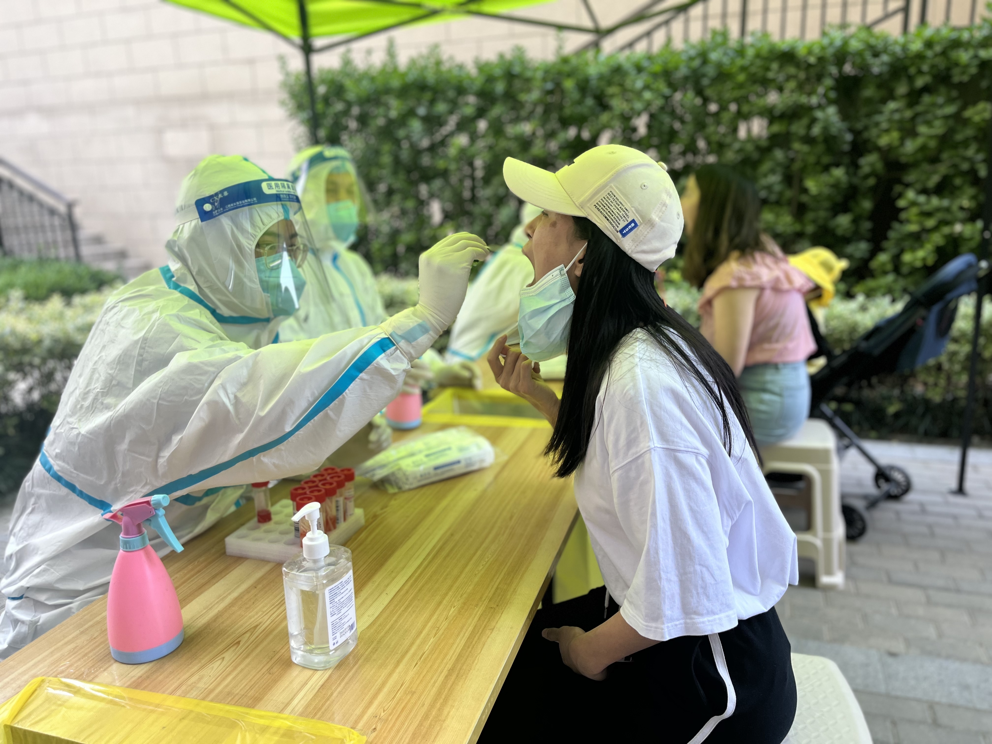 濮阳南乐县支援郑州全员核酸采集工作一线纪实