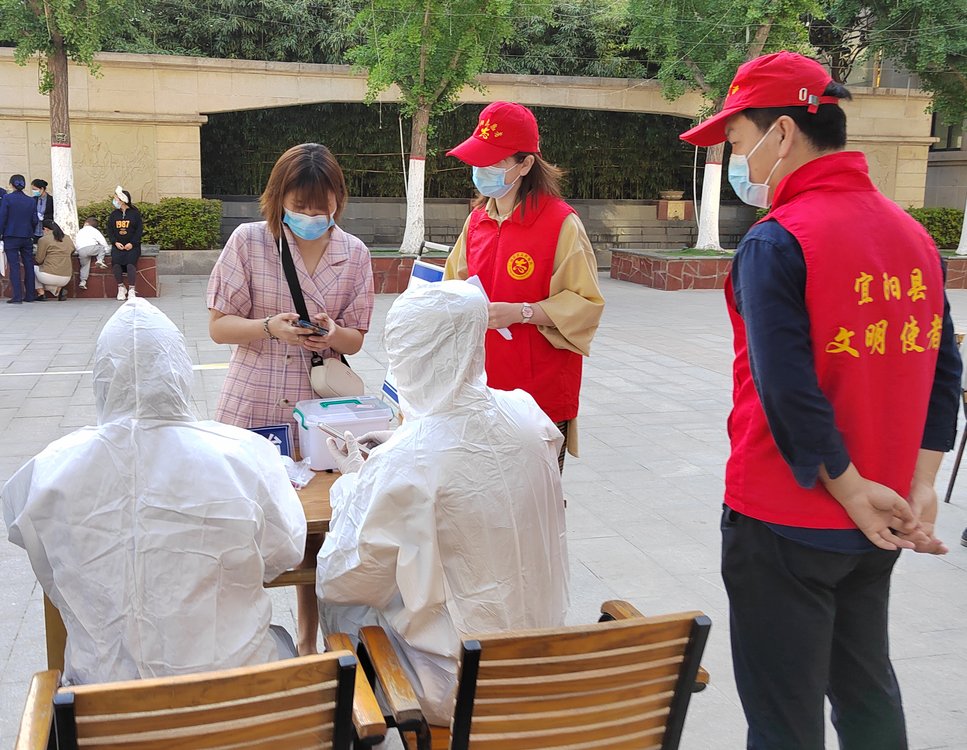 宜阳县税务局：核酸检测志愿行 助力抗疫党旗红