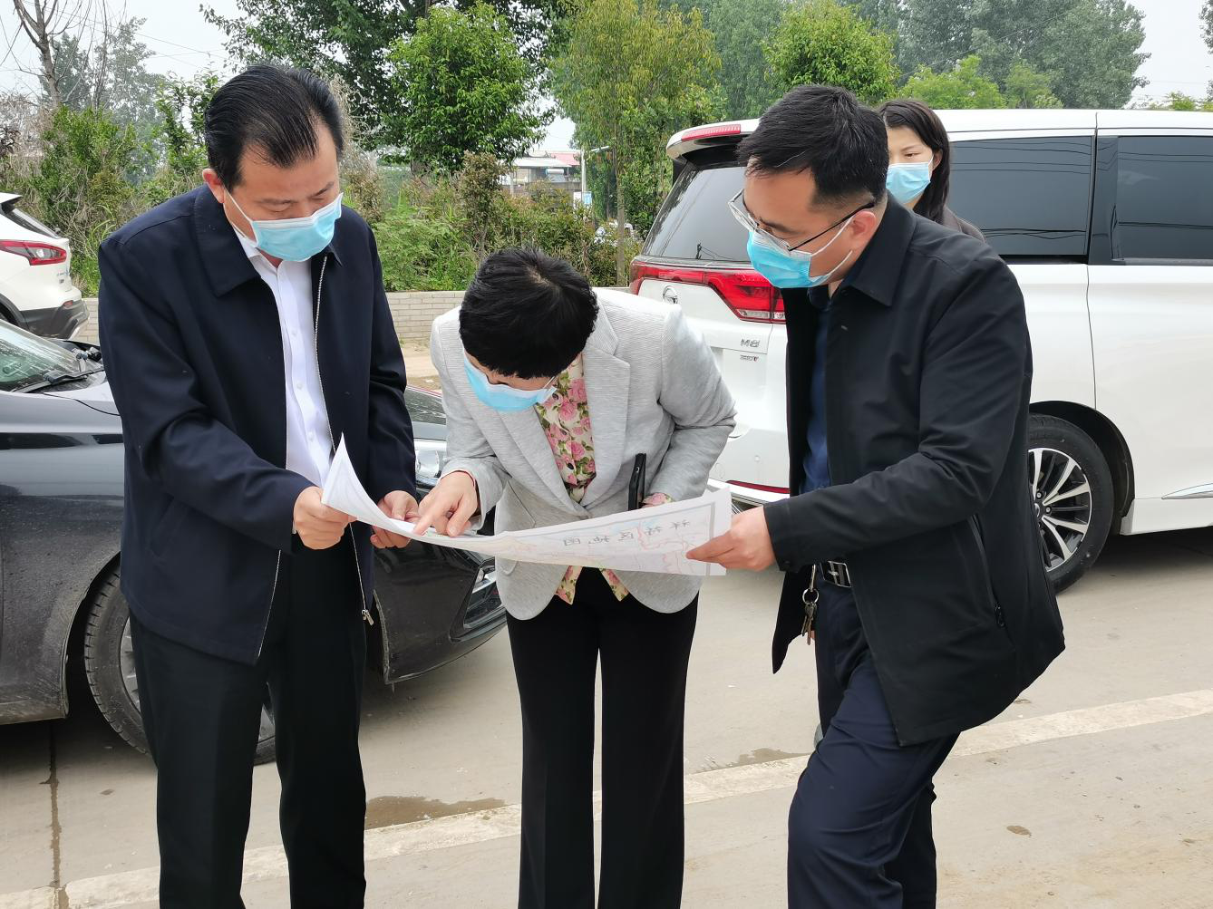 开封市领导到八里湾镇开展巡河工作并调研疫情防控夏粮生产工作开展