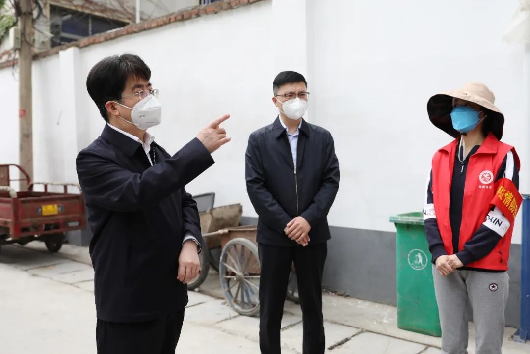 10日上午,市检察院党组书记,检察长赵艺林到魏都区检察院分包俎庄社区