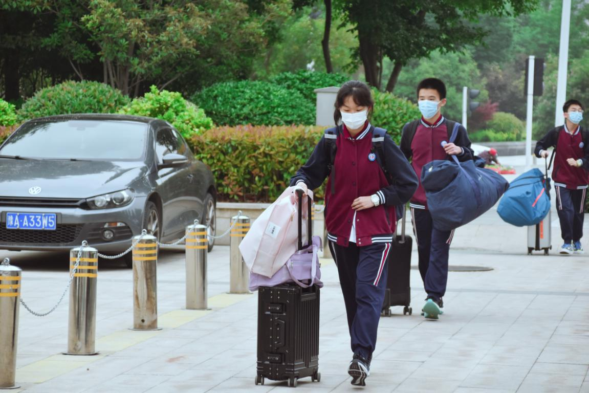 春风十里不如校园有你郑州一中经开区实验学校有序开展返校复课工作