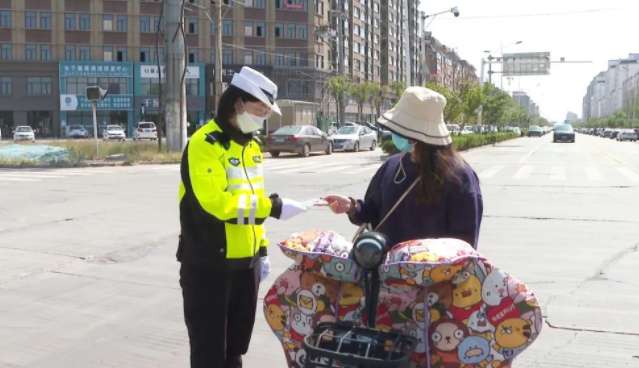 范县双警夫妻：把“警察蓝”穿成一辈子“情侣装”