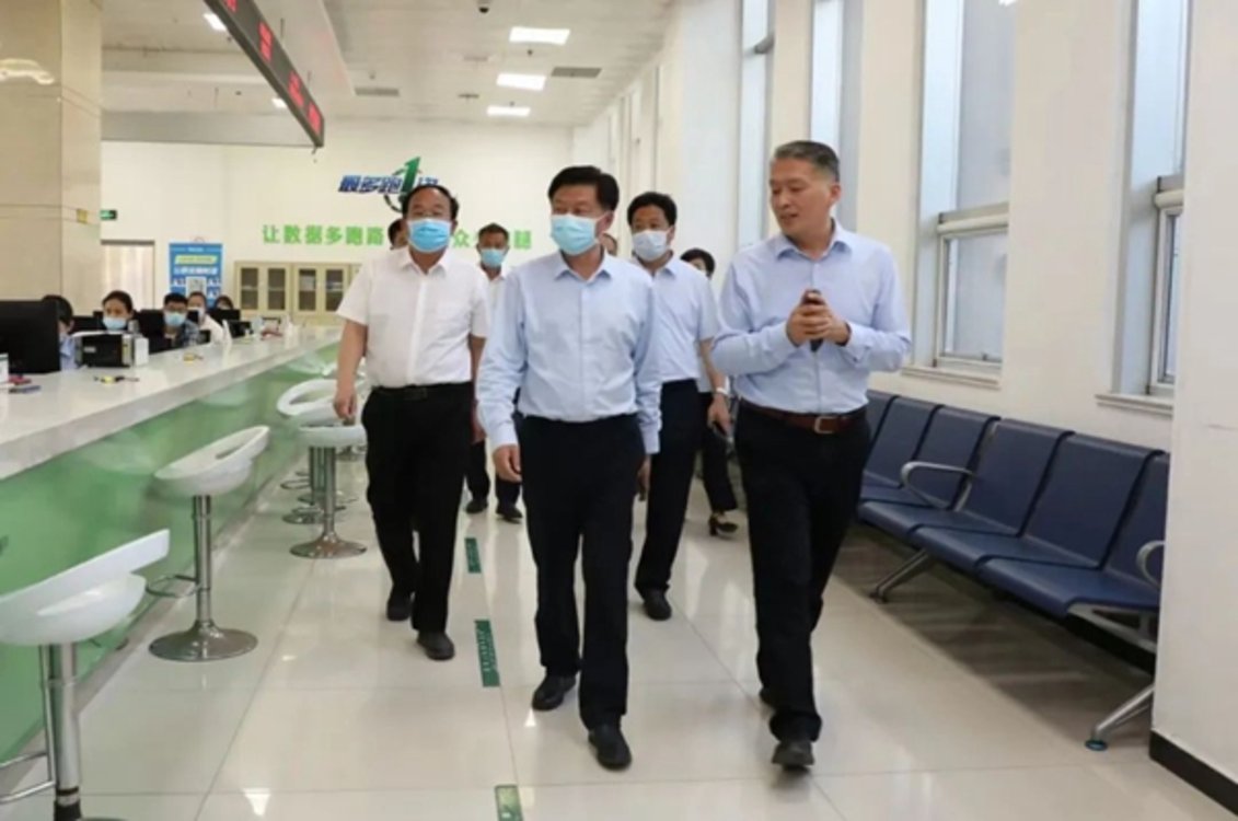 曹拥军到清丰县行政服务中心调研“放权赋能”改革工作