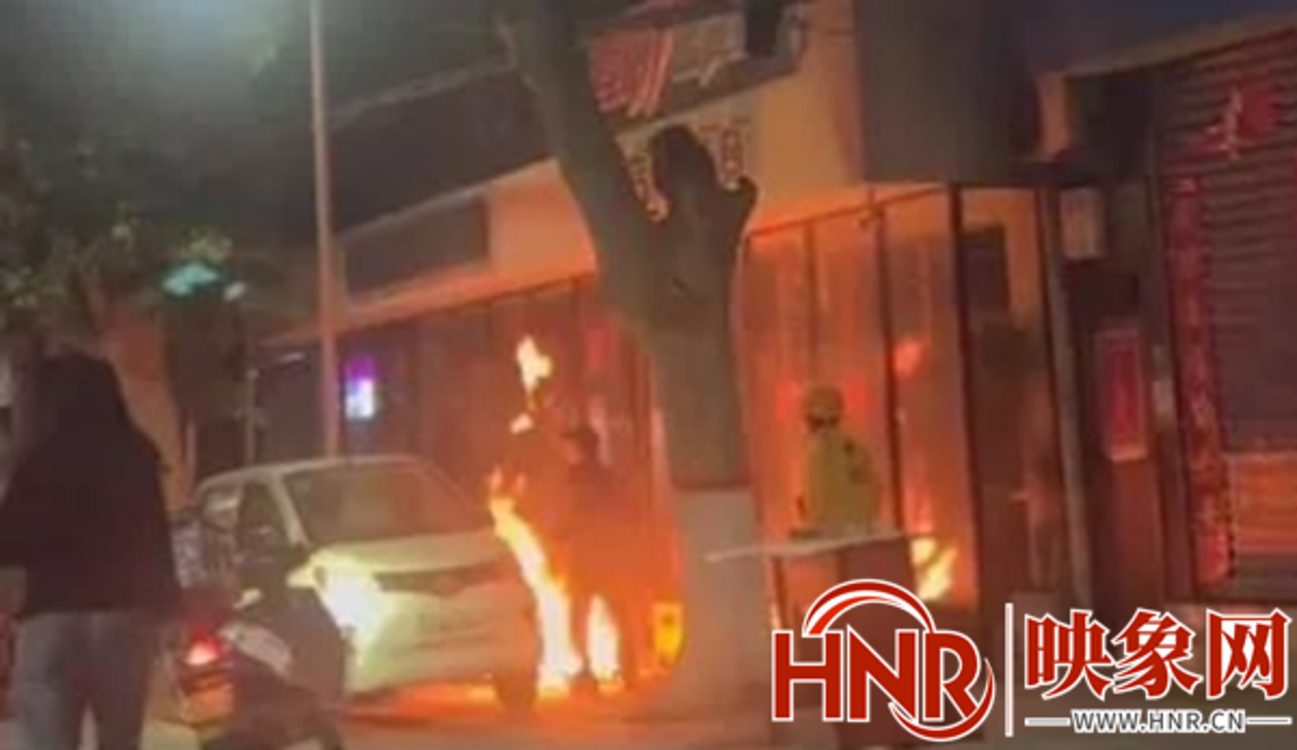 沁阳市：外卖小哥和“学生”挺身救火 义举暖人心！
