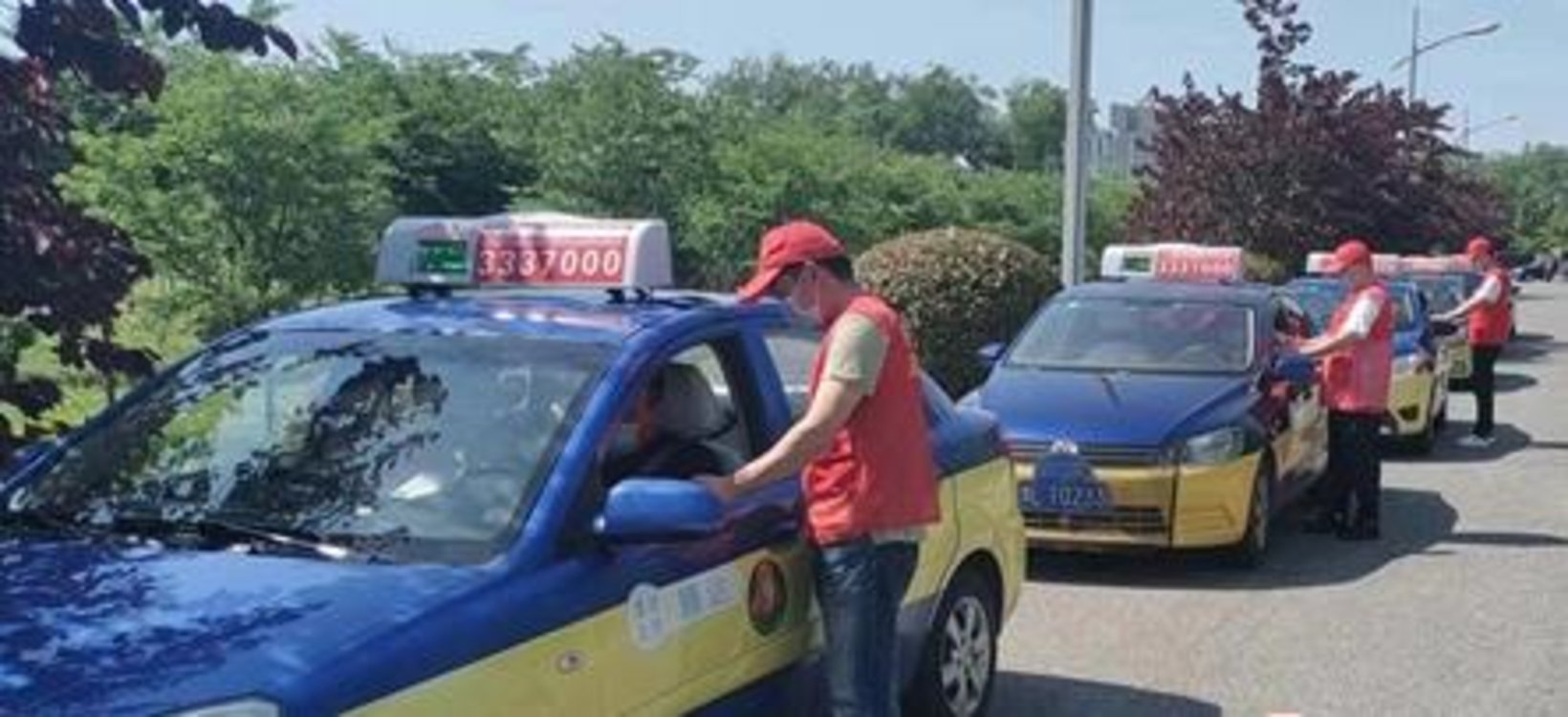 漯河市免费为出租车发放防疫物资