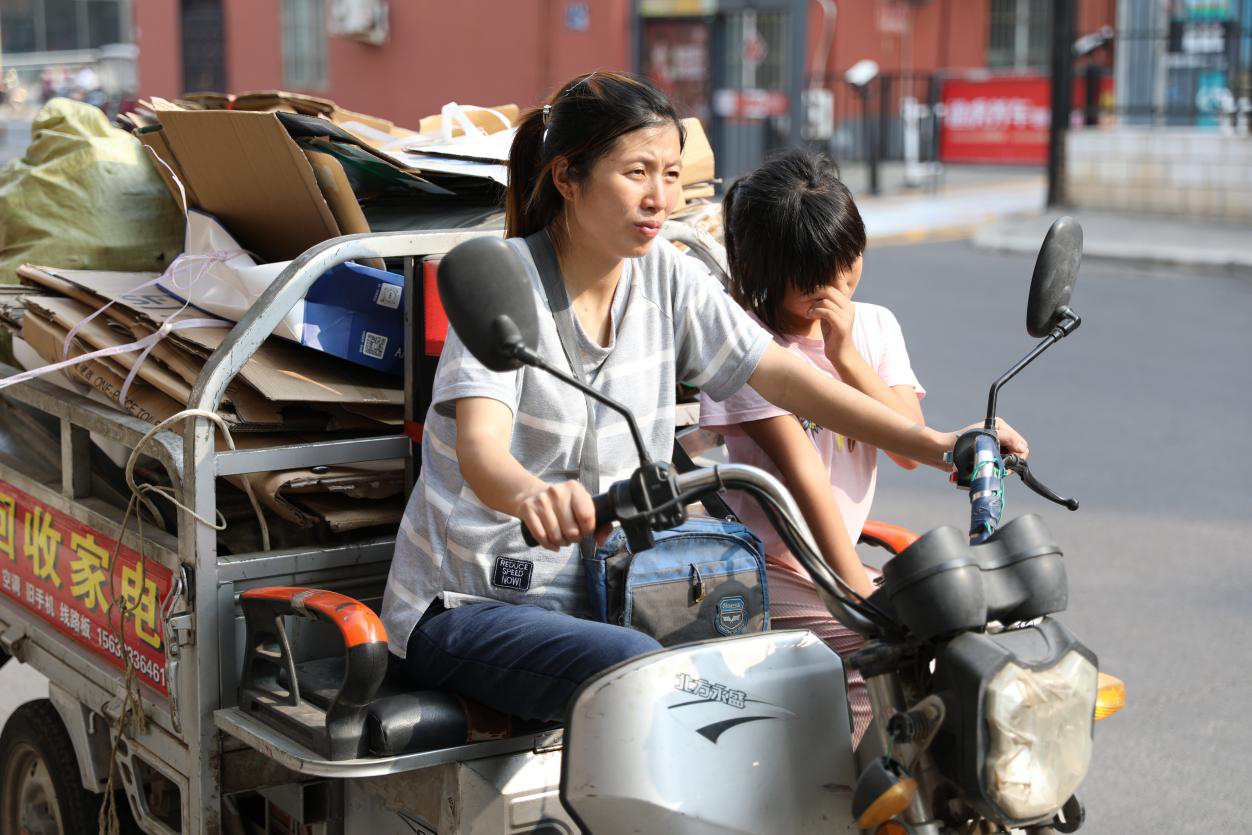 6岁女童患血癌亟待救治孕妈收废品守护爱女不敢停歇